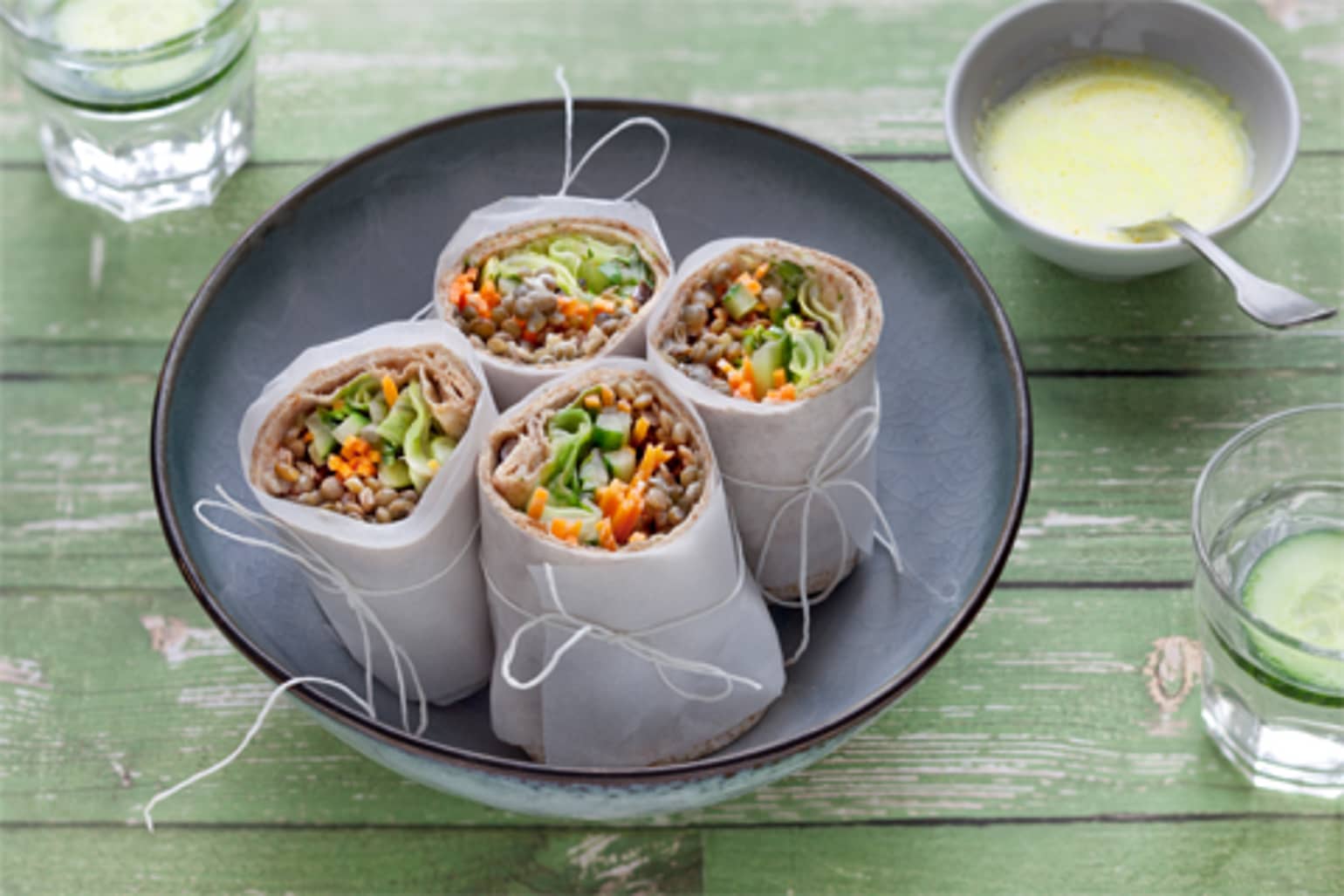 Wraps aux lentilles, crudités, sauce yaourt